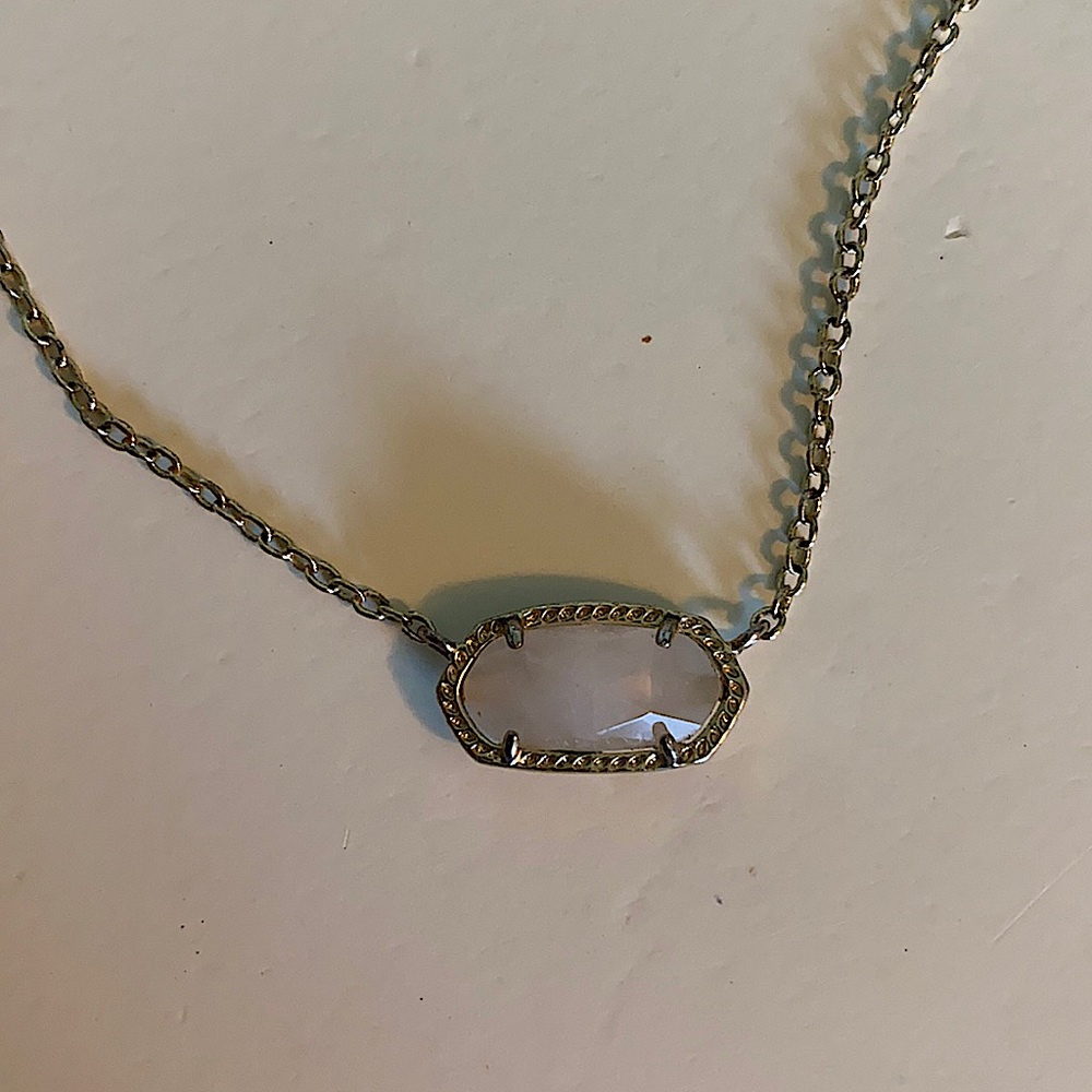 Kendra Scott necklace